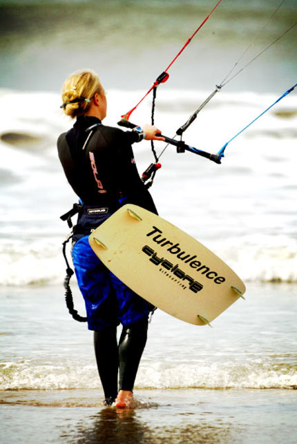 annalise shot getting ready to kitesurf